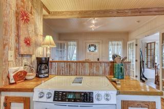 Historic Farmhouse with Lush Covered Patio - Near Wineries & Main St - 3