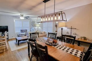 Dog-Friendly Home with Pergola, Free WiFi & Full Kitchen - 5