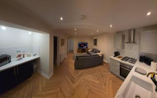 Stylish Modern 2 bedroom bungalow - Driveway & Wifi - 0