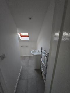 Stylish Modern 2 bedroom bungalow - Driveway & Wifi - 1