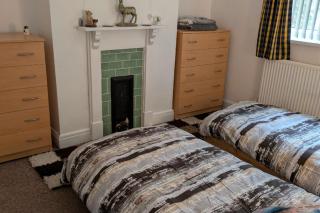 Bungalow Sleeps 8 close to City with Wifi - 9