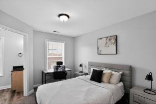 Modern 2BR Retreat Near Shopping - 4