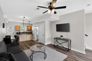 Modern 2BR Retreat Near Shopping - 1