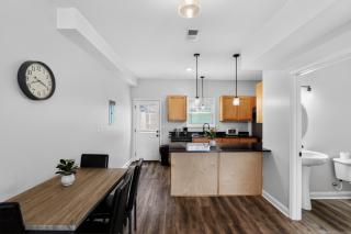 Modern 2BR Retreat Near Shopping - 7