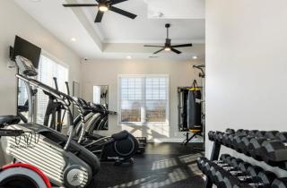 Relaxing 2BR Stay with Community Perks - 9
