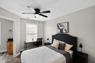 Relaxing 2BR Stay with Community Perks - 5