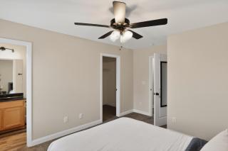 Relaxing 2BR Stay with Community Perks - 7