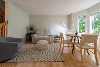 Pool, BBQ & Foosball Spacious 4BR Home - 9