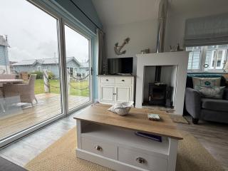 Rosies, The Bay, 2 bedrooms with ensuites, parking for 2 cars, 2 dogs welcome - 4
