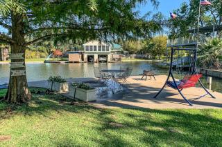 Charming Dog-Friendly Lakefront Home with Lake View, Dock, & Washer/Dryer - 8