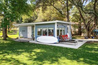 Charming Dog-Friendly Lakefront Home with Lake View, Dock, & Washer/Dryer - 9