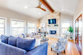 Bright & Spacious Family Home with Firepit, Lake Views, Furnished Deck, Free WiFi - 5
