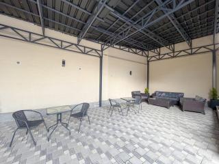 Quiet Oasis near Center Garden and Free Parking 3 - 5