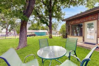 Classic Lakefront Cottage with Private Dock, Lovely Lake View, Backyard & WiFi - 9