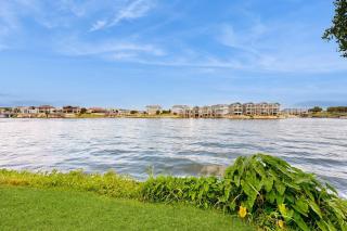Classic Lakefront Cottage with Private Dock, Lovely Lake View, Backyard & WiFi - 6