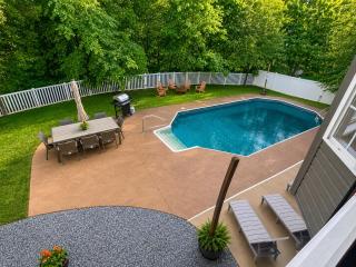 Autumn Retreat with Pool - 8