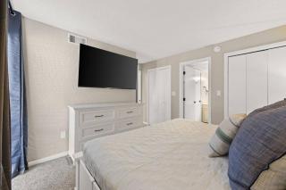 Beachfront 11th Fl | Emerald Water, Sunsets, Pools - Apartment - 1