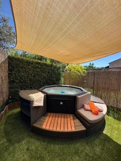 Villa Le Buis des Collines, classée 3 Étoiles AtoutFrance, magnifique villa superbement décorée et très bien équipée, idéale pour 6 pers, Terrasse extérieure avec son coin SPA, Clim, parking privatif - 5