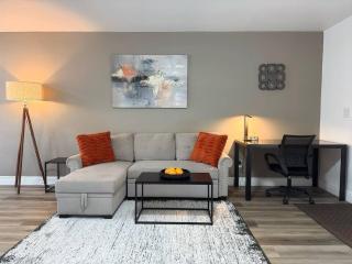 Modern Coral Gem Patio Work Space Downtown - 6
