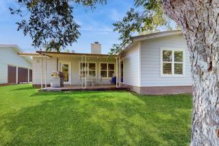 Dog-Friendly Home w/ a Furnished Patio, Free WiFi, & Central A/C - Near Cove - 7