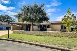 Peaceful Mid-Century Escape with Screened Porch & Lake Access - 6