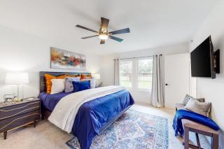 Peaceful Mid-Century Escape with Screened Porch & Lake Access - 1