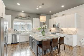 Lakefront House with Pool, Kayaks, Ping-Pong, Gas Grill, & Paddle Boards - 2