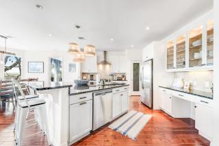 Natural Cliffside Oasis with Impressive Views, Gas Fireplace and Dock - 3