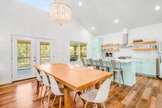 Lakefront Dog-Friendly Home with Kayaks, SUP's, Huge Screened Porch - Burnet - 3