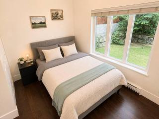 Heart of North Van: 2BR Retreat with Huge Backyard - 2