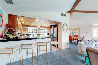 Mid-Century Modern Lake House with Private Waterfront Pool & Boat Dock - 7