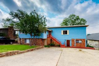 Mid-Century Modern Lake House with Private Waterfront Pool & Boat Dock - 9