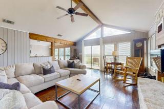 Spacious Lakefront Hideaway with Decks, Grill, Billiards, Tennis & Pool - 6