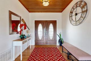 Regal Riverfront Home with 2 Cabins - 2 Miles to Marina - 7