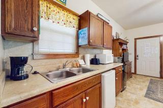 Cozy & Cute Cabin with Fenced Patio, Grill, AC & WiFi - Walkable Locale - 2