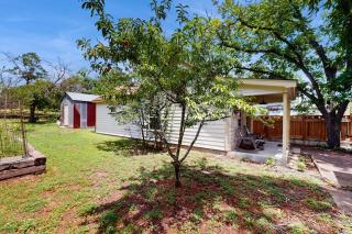 Cozy & Cute Cabin with Fenced Patio, Grill, AC & WiFi - Walkable Locale - 0
