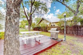 Enchanting Home with Fireplace, Full Kitchen, Patio, Central AC, & Washer/Dryer - 7