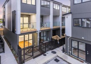Private 1-Bedroom suite in 3 bedroom house - 2