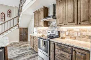 Expansive Getaway Near Downtown with Fast WiFi, Grill - 3