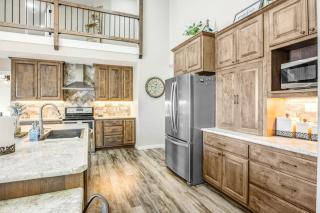 Expansive Getaway Near Downtown with Fast WiFi, Grill - 1