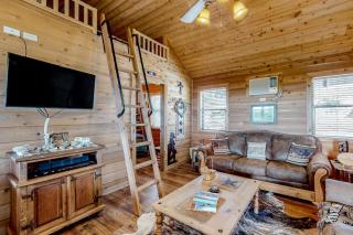 Amazing Hill Country Cabin with Canyon Views, Furnished Deck, Grill, & AC - 7
