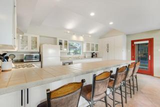 Two-Story Waterfront Retreat with Boat Dock, Two Firepits & Two Kayaks - Burnet - 2