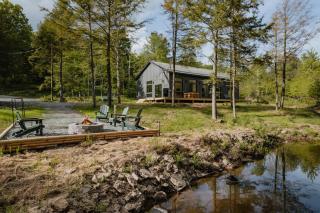 Nature's Edge - Serene Modern Cabin with Firepit & Pond - 0