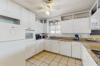 Lakefront Home with Dock, Patio, Kayaks, & Central AC - Dog-Friendly - 3