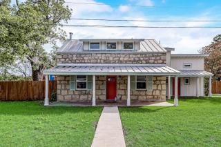Downtown 2-Story Home with Enclosed Backyard, Patio, Pool, Playground, W/D, AC - 9