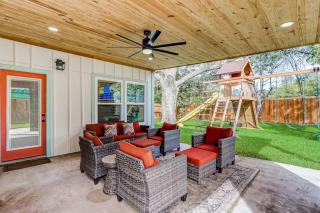 Downtown 2-Story Home with Enclosed Backyard, Patio, Pool, Playground, W/D, AC - 7