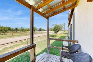 Five Dog-Friendly Suites on Hwy 290 Wine Trail - 1