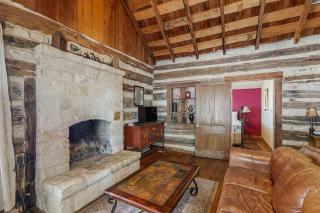 Five Dog-Friendly Suites on Hwy 290 Wine Trail - 5