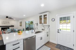 3bd Pool Hot Tub Garage Full Kitchen ASU - 6