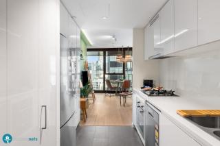 Sky Tower 1BR Luxe Retreat Pool & Gym - 1